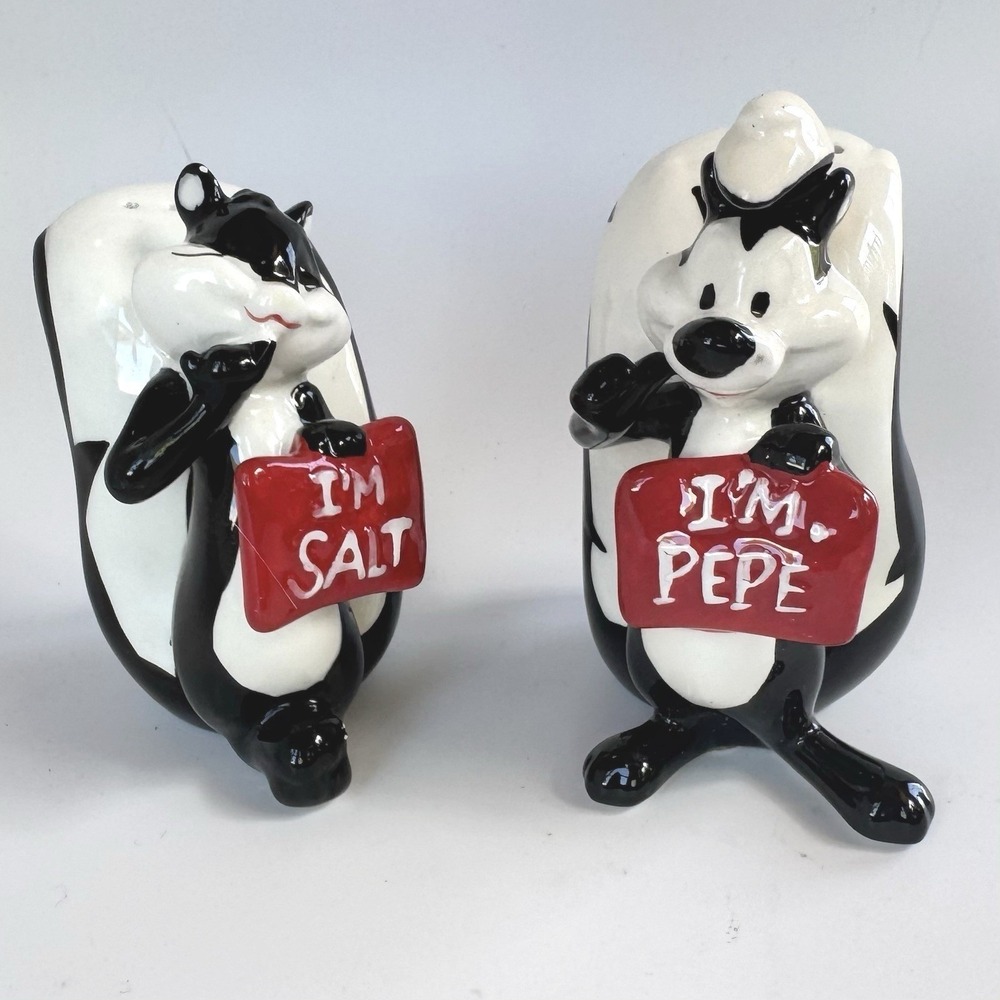 Salt & Pepper Shakers Pepé Le Pew Penelope Pussycat Skunk Cat Magnetic Ceramic